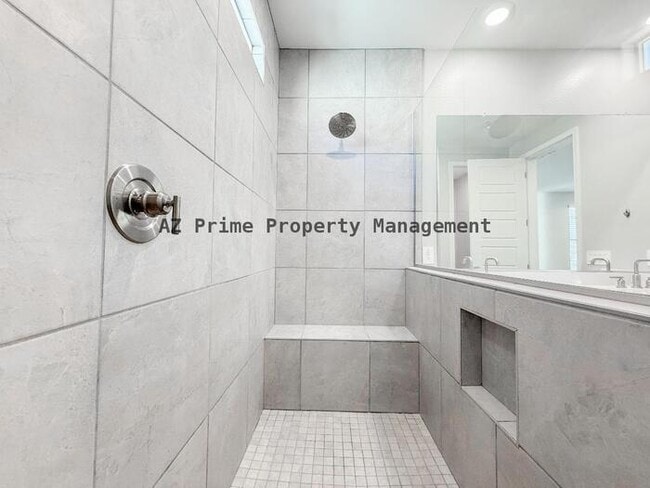 Building Photo - 5138 E Anderson Dr