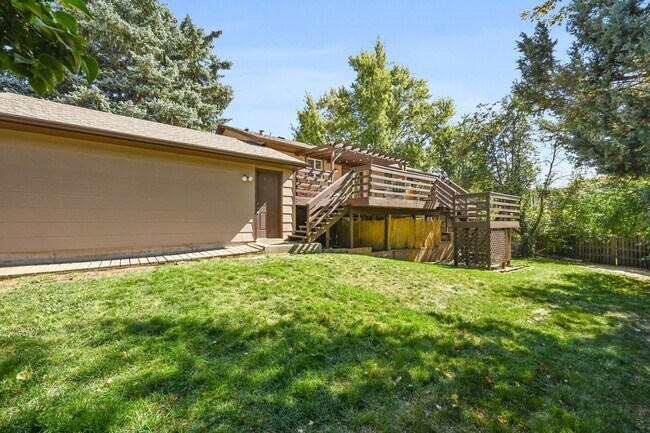 Building Photo - Amazing Arvada Upstairs Duplex Available Now!