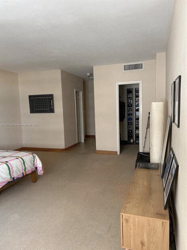 Building Photo - 5825 Collins Ave