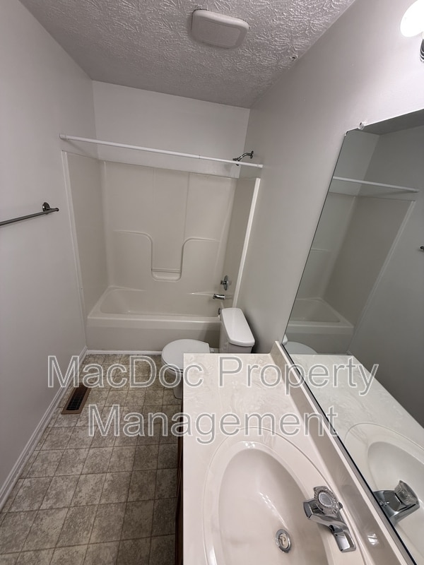 Building Photo - 10500 Boxmeer Ct