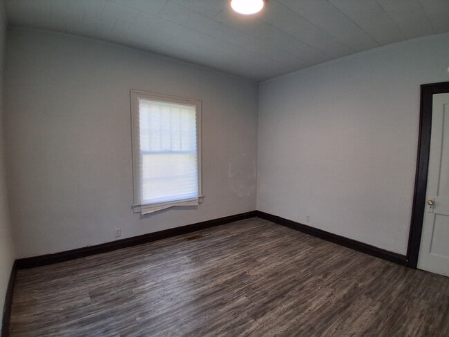 Building Photo - 501  Avenue-B