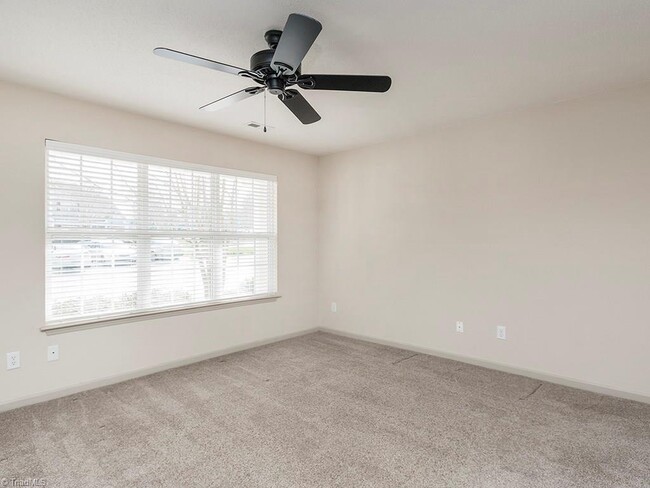 Building Photo - Immaculate Maintenance Free 3 bedroom/2.5 bath Townhouse in Rachel's Keep community off West Wend...