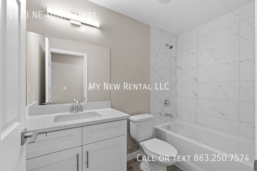 Building Photo - 1513 NE 40th St