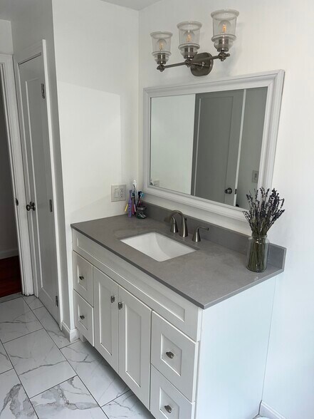 Building Photo - 64 Sterling St