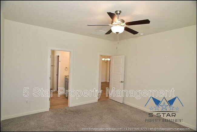 Building Photo - 3545 Essence St