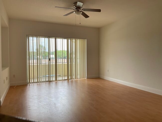 Building Photo - 1802 Belmont Pl