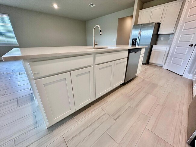Building Photo - 9035 Dahlia Cir