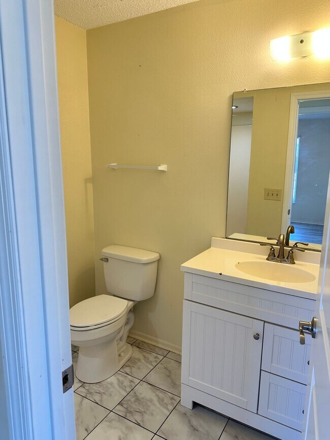 Building Photo - 11151 Pendleton Ave