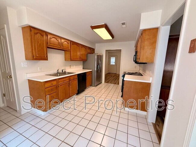 Building Photo - 3108 Maplewood Terrace