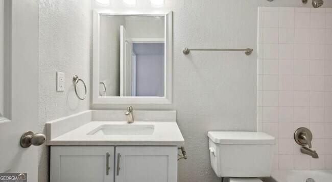 Building Photo - 100 Pinhurst Dr