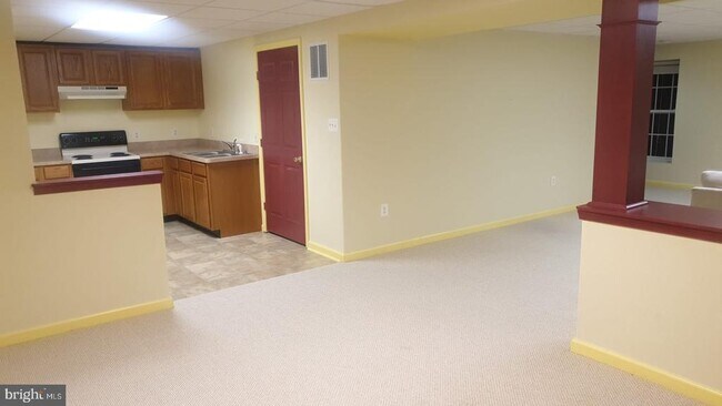 Building Photo - 9607 Laurel Oak Dr