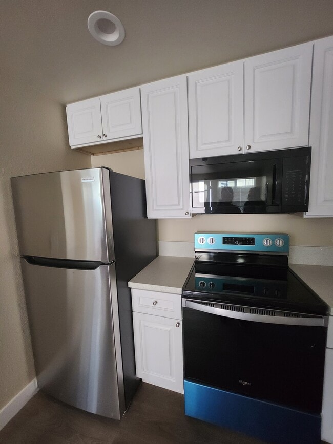 Building Photo - 8822 O'Melveny Ave