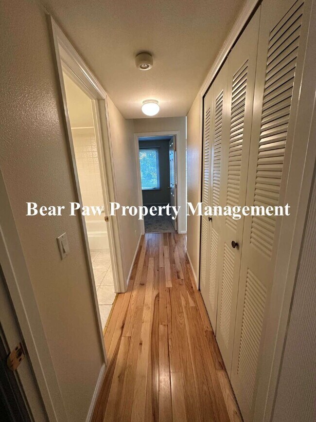 Building Photo - "Great  2-Bed, 2-Bath Condo Genesee"