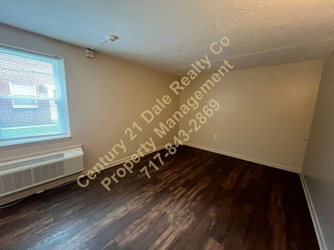 Building Photo - Beautiful 1 BR Apartment on East Market Street