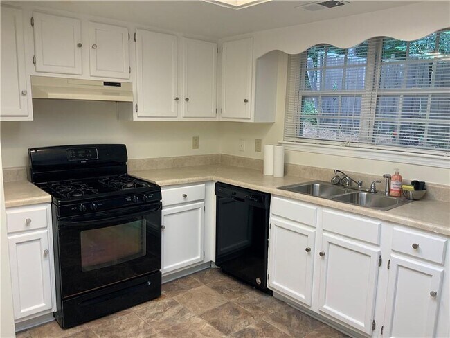 Building Photo - 4167 Oak Ferry Dr NE