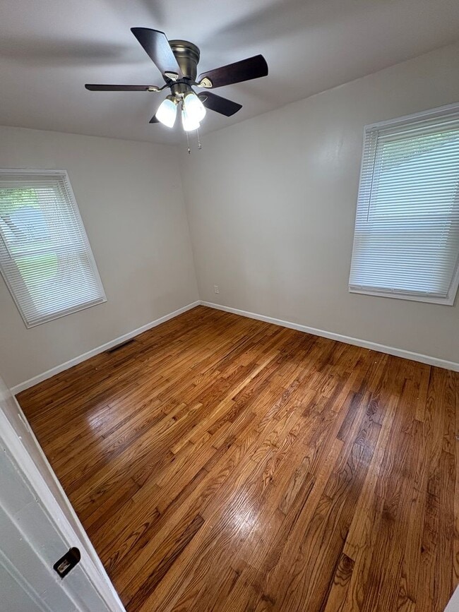 Building Photo - Beautiful 3 Bed / 2 Bath Updated Bungalow with Large Fenced Yard and Brand-New Deck