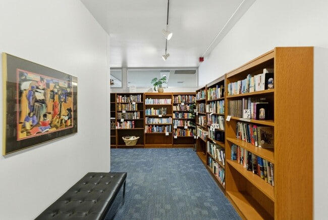 Building Photo - 4800 S Chicago Beach Dr