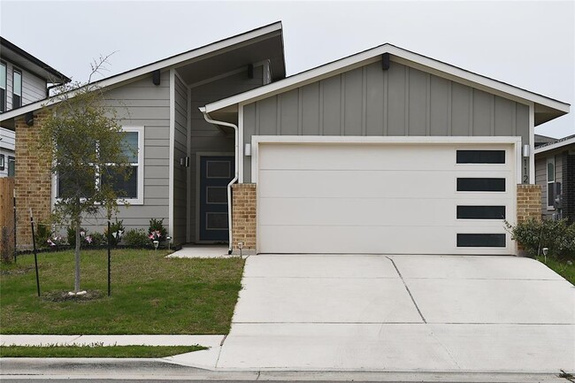 Primary Photo - 112 Cupreata Ln