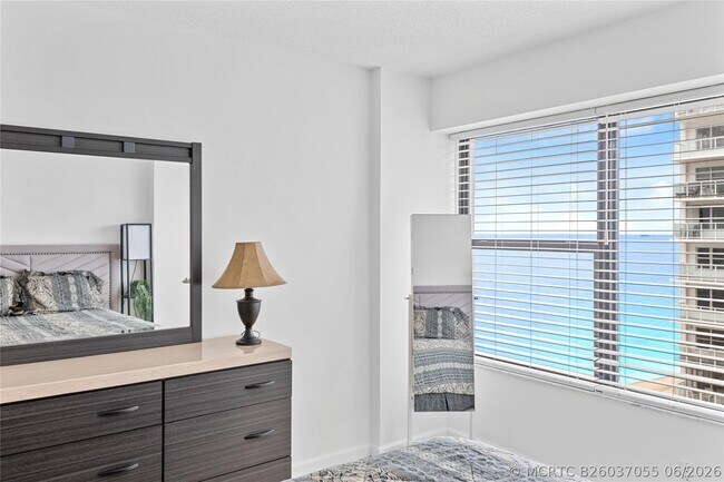 Building Photo - 3800 Galt Ocean Dr