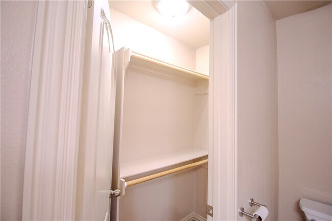 Building Photo - 202 Dawn Dr