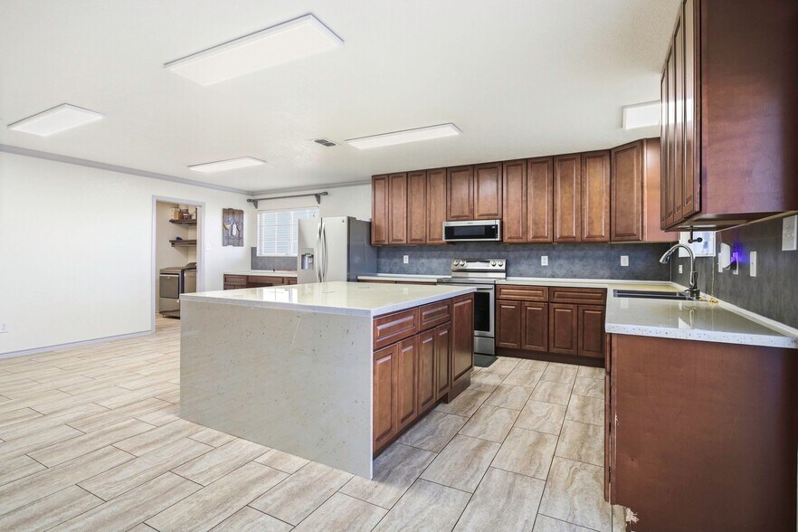 Building Photo - 414 Spruce Breeze