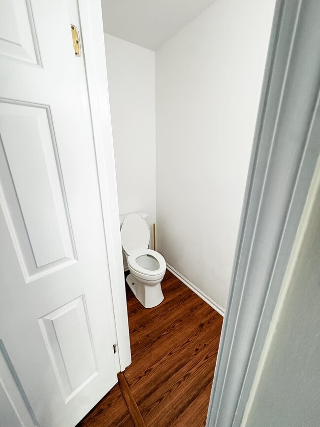 Building Photo - 3004 Shawnee Green