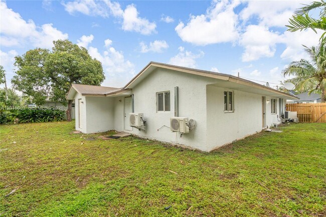Building Photo - 645 NW 15th Ave