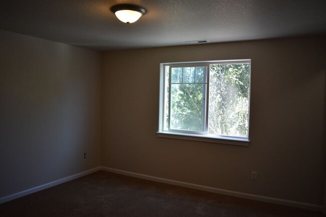 Building Photo - Large 4 bedroom two story home located on a dead end st.