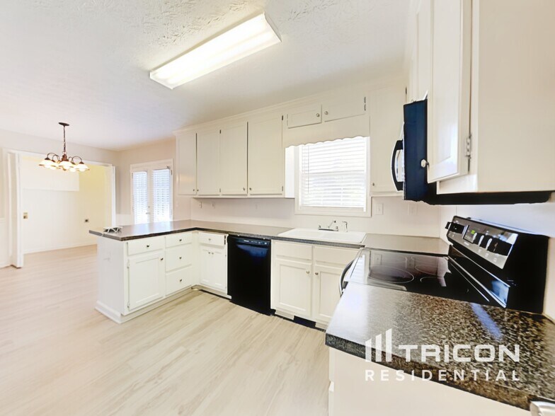 Building Photo - 712 Kings Ct