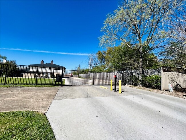 Building Photo - 8038 Sands Point Dr