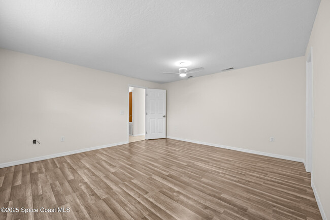 Building Photo - 3156 Dunhill Dr