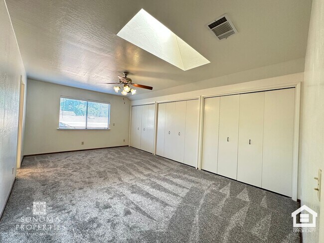 Building Photo - Spacious 4+BD/3BA Two-Story Home with Expansive Yard