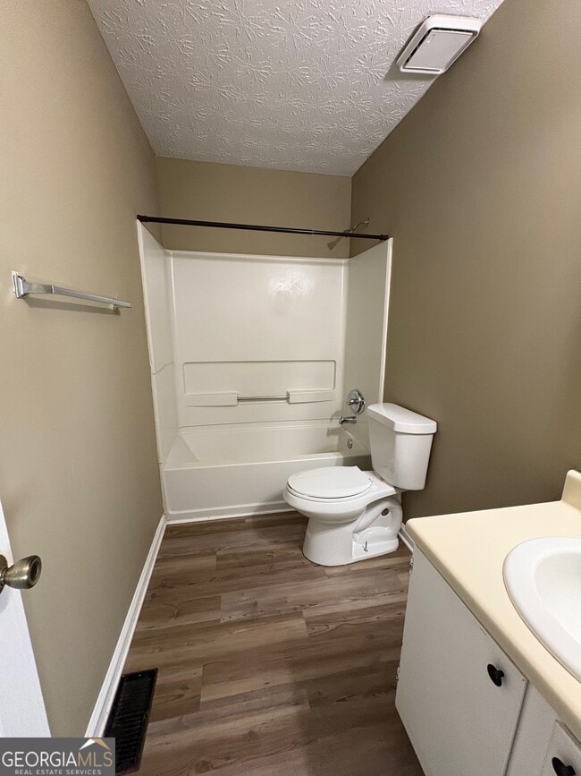 Building Photo - 422 Bainbridge Dr