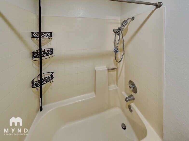 Building Photo - 465 Canyon Oaks Dr