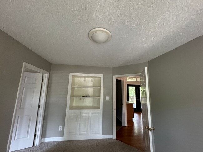 Building Photo - Carolina Lakes!! Close to Marina