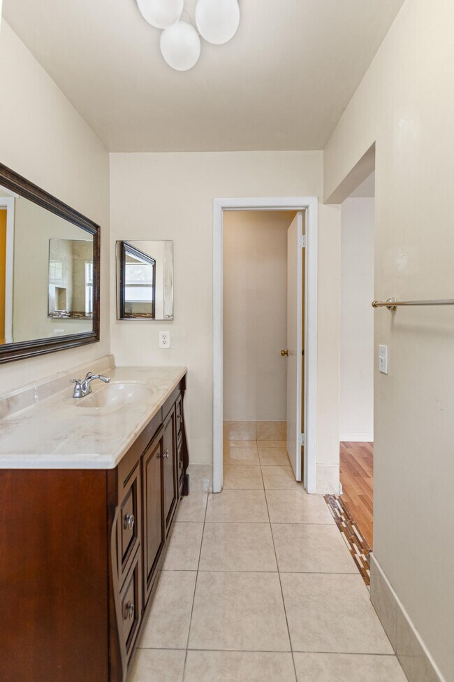 Building Photo - 13945 Langley Pl