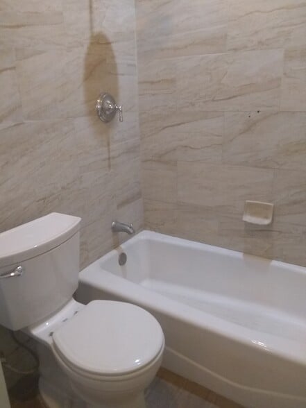 Building Photo - 926 Long Beach Blvd