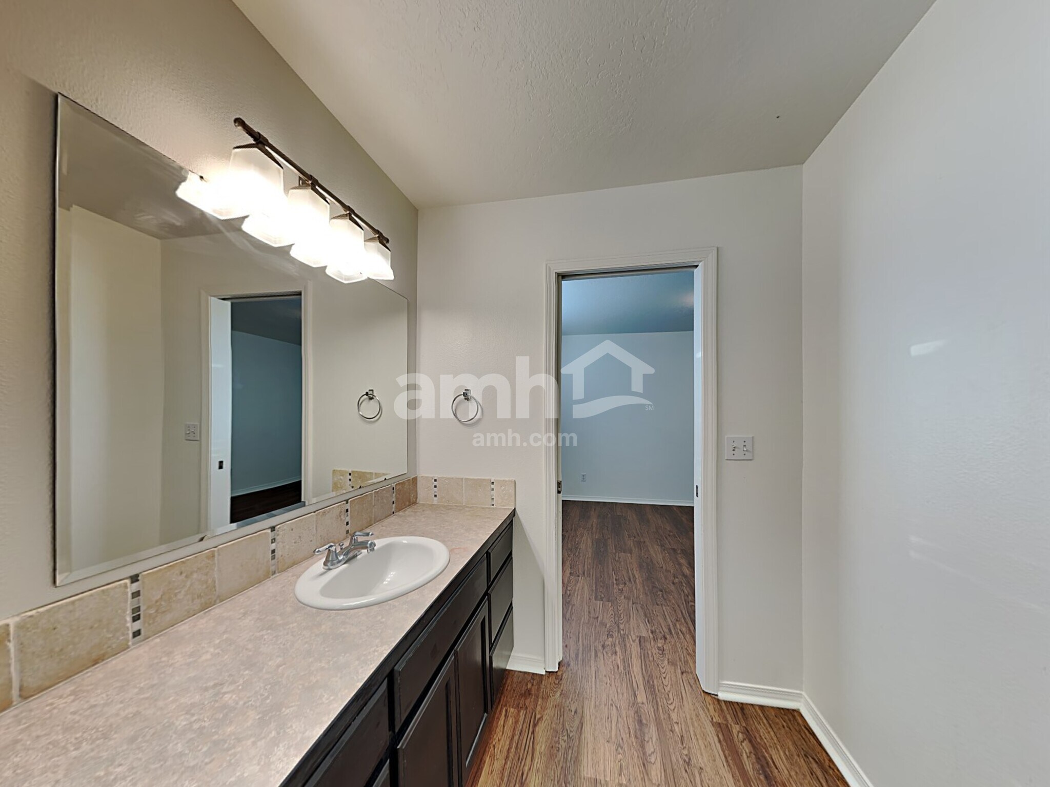 Building Photo - 2513 E Cinnamon Ln