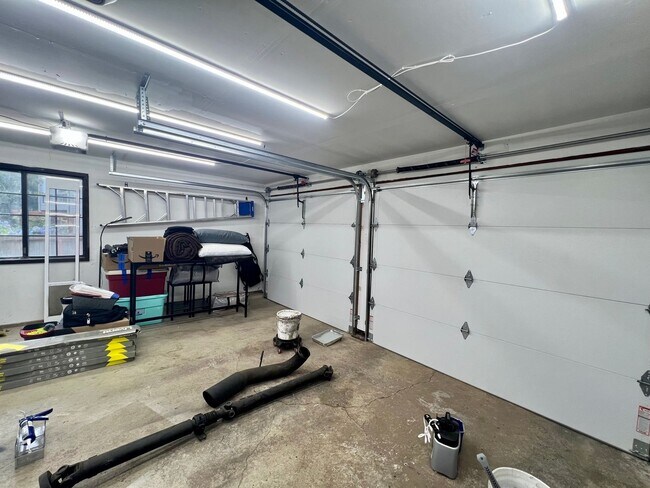 Building Photo - 1130 Hemlock Ct