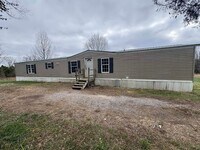 Building Photo - Spacious 3 Bedroom, 2 Bathroom Home!