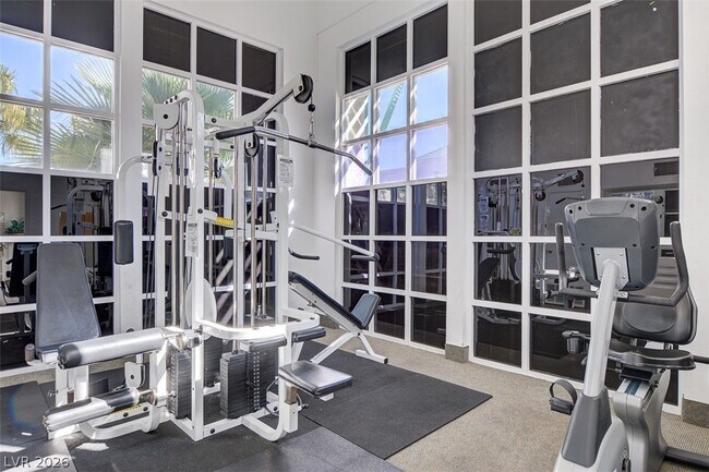 Building Photo - 7100 W Pirates Cove Rd