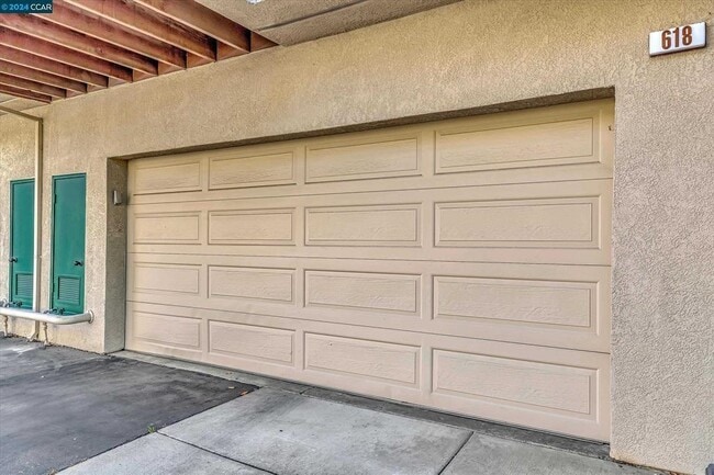 Building Photo - 618 Palomino Dr