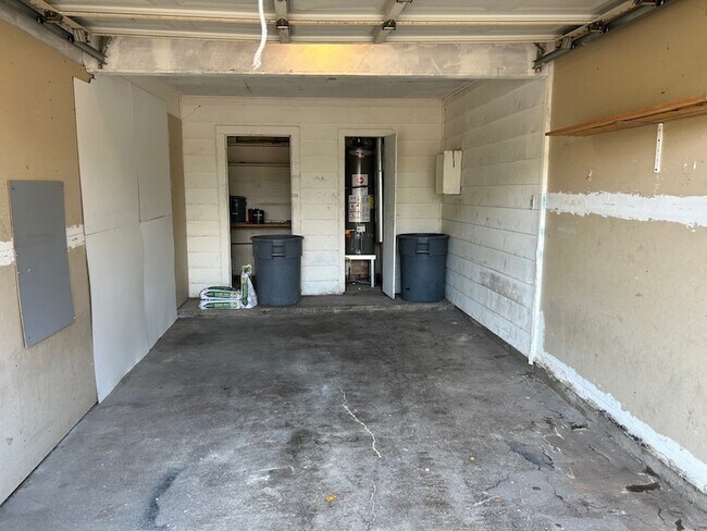 Building Photo - 624 Grande Dr