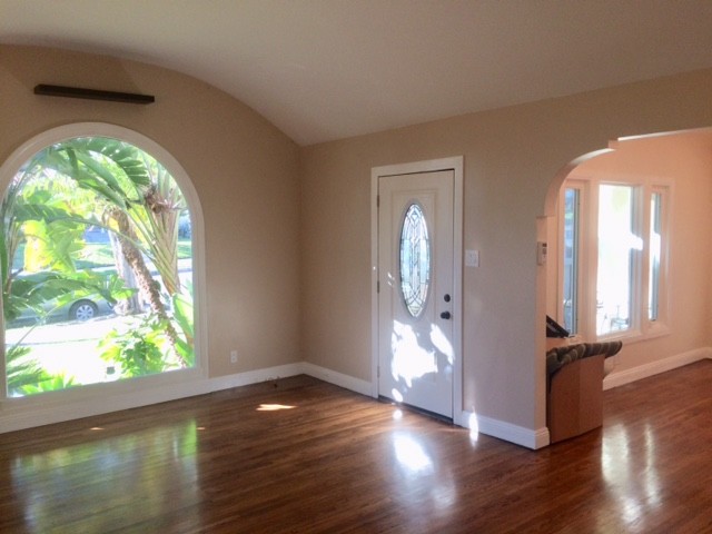 Entry door into formal livingroom - 1350 Curson S Ave