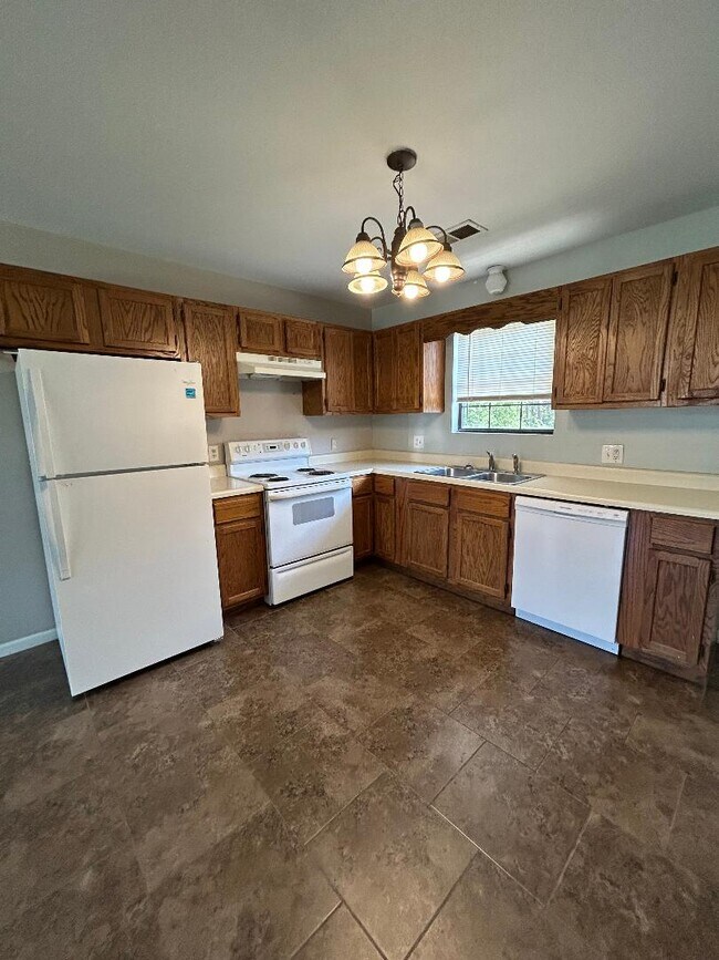 Building Photo - 103 Jewel Cove