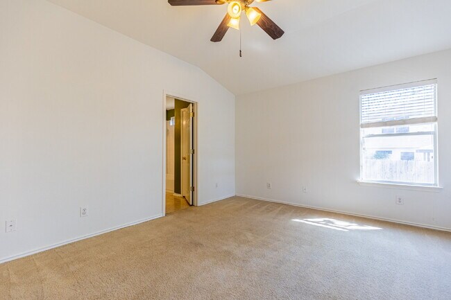 Building Photo - 8914 Walnut Springs