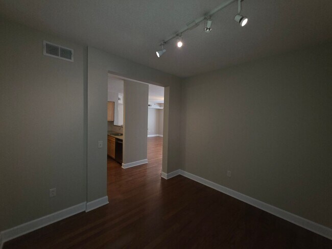 Building Photo - BH-fleh1315