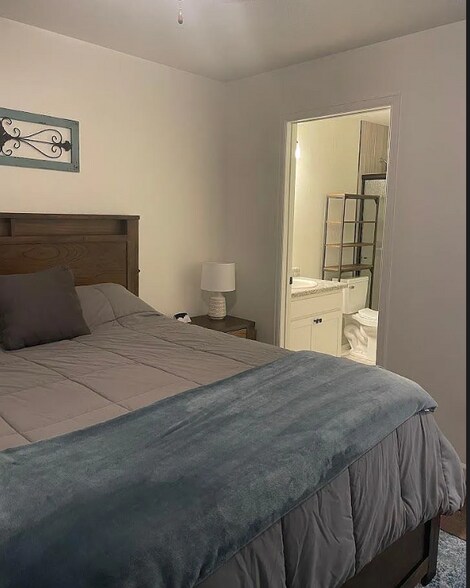 Master Bed/Bath - 657 Trinity Way