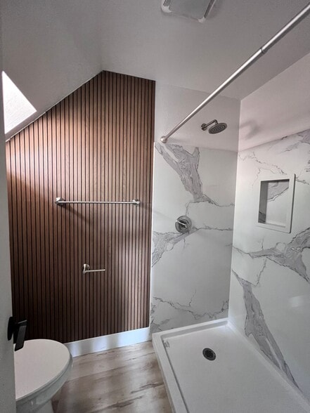 Building Photo - 496 Carr Ave