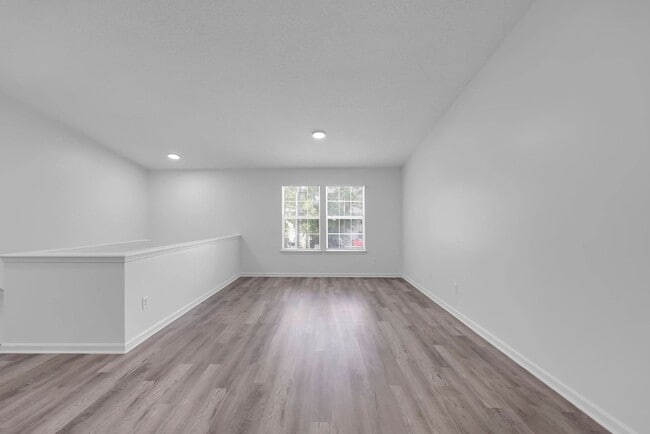 Building Photo - 3 Bedroom Townhouse for Rent! Special Low Pricing